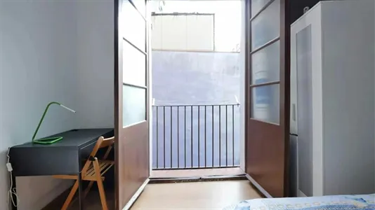 Rooms in Barcelona Ciutat Vella - photo 4