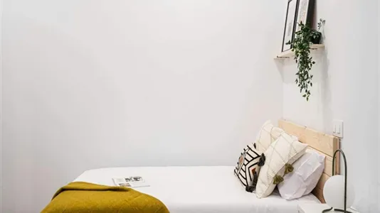 Rooms in Madrid Centro - photo 10