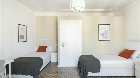 Rooms in Barcelona Eixample - photo 1