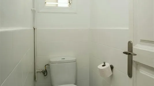 Rooms in Barcelona Eixample - photo 10