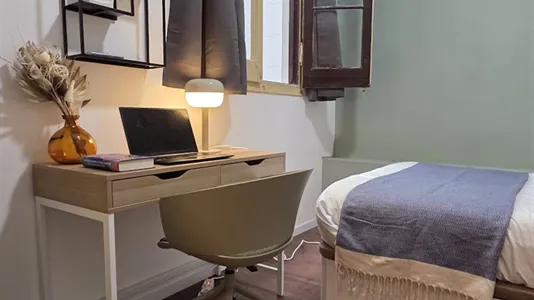 Rooms in Barcelona Eixample - photo 2