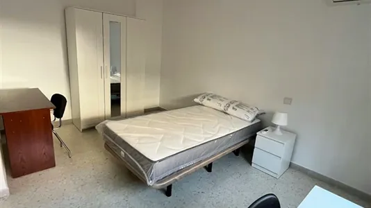 Rooms in Dos Hermanas - photo 7