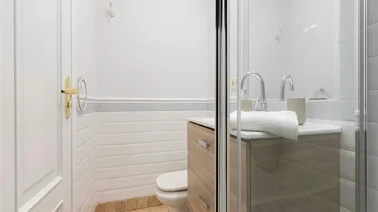 Rooms in Madrid Centro - photo 10