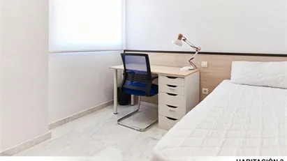 Room for rent in Hacienda de Su Eminencia, Andalucía