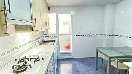 Rooms in Almería - photo 4