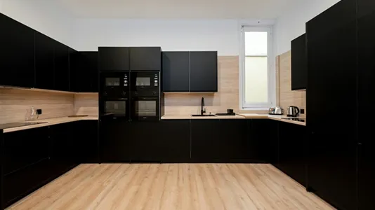 Rooms in Madrid Centro - photo 9