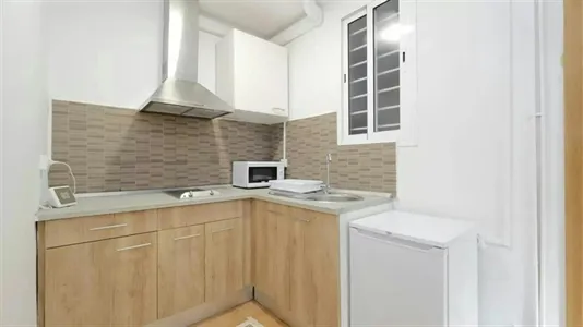 Rooms in Barcelona Ciutat Vella - photo 10