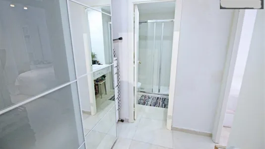 Rooms in Barcelona Sants-Montjuïc - photo 9