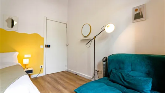 Rooms in Barcelona Ciutat Vella - photo 4