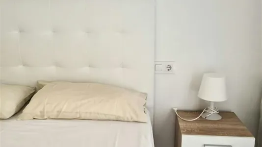 Rooms in el Camí de Vera - photo 4