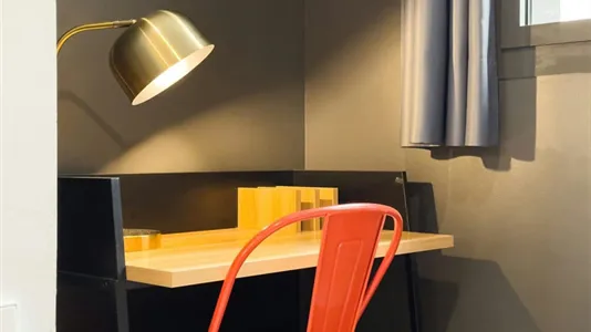 Rooms in Barcelona Ciutat Vella - photo 3