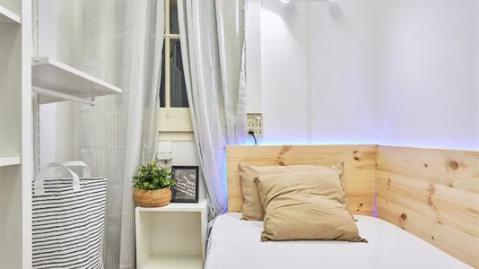 Rooms in Barcelona Eixample - photo 5