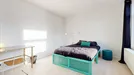 Room for rent, Charleroi, Henegouwen, &lt;span class=&quot;blurred street&quot; onclick=&quot;ProcessAdRequest(7714764)&quot;&gt;&lt;span class=&quot;hint&quot;&gt;See streetname&lt;/span&gt;[xxxxxxxxxxxxx]&lt;/span&gt;