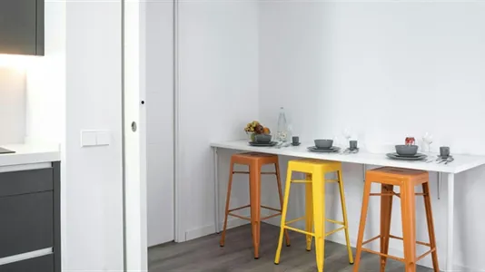 Rooms in Barcelona Ciutat Vella - photo 10