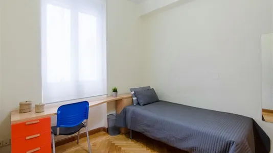 Rooms in Madrid Chamberí - photo 2
