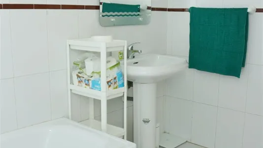 Rooms in Madrid Centro - photo 8