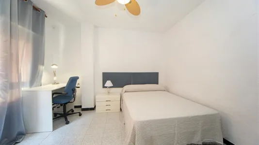Rooms in Granada - photo 1
