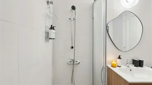 Rooms in Barcelona Eixample - photo 8