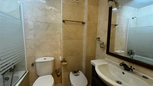 Rooms in El Encinar de los Reyes - photo 4