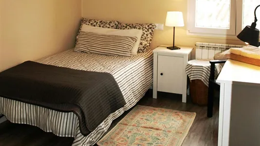 Rooms in Oviedo - photo 4