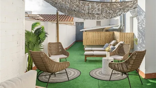 Rooms in Barcelona Ciutat Vella - photo 8