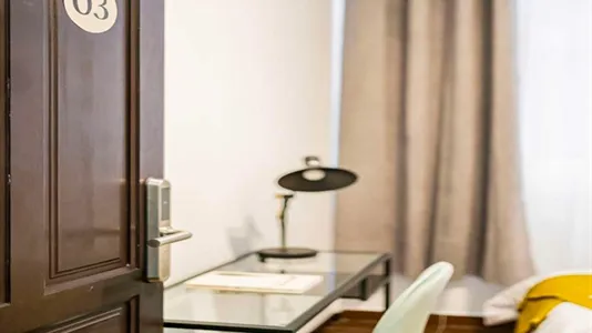Rooms in Madrid Centro - photo 9