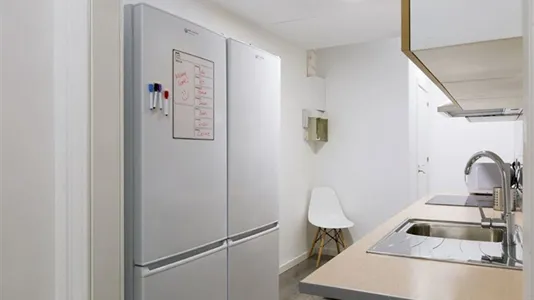 Rooms in Barcelona Eixample - photo 8