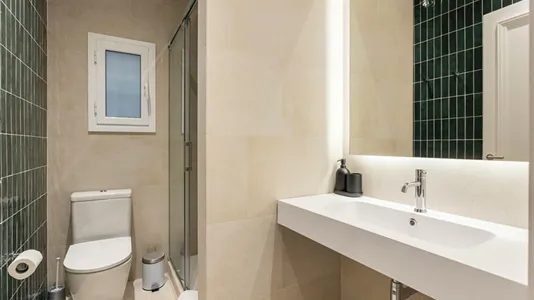 Rooms in Barcelona Eixample - photo 10