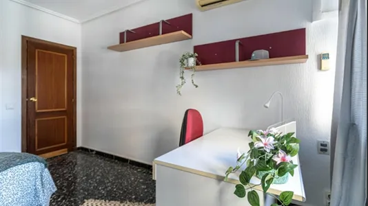 Rooms in Valencia Extramurs - photo 9