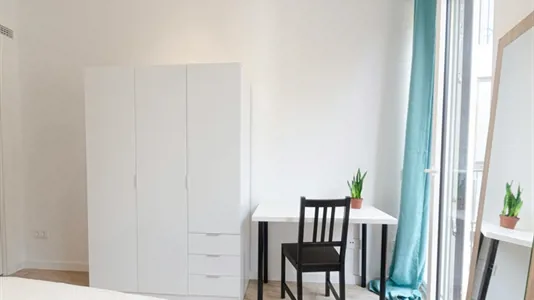Rooms in Barcelona Sants-Montjuïc - photo 2