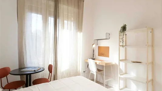 Rooms in Milano Zona 8 - Fiera, Gallaratese, Quarto Oggiaro - photo 2