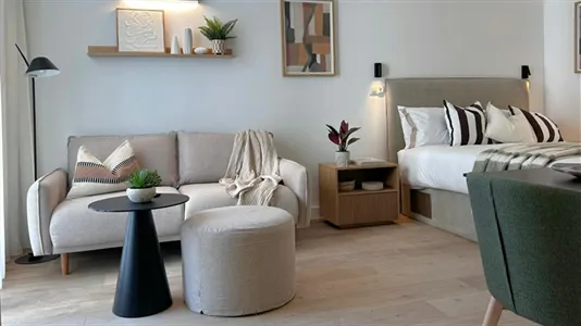 Apartments in El Encinar de los Reyes - photo 9