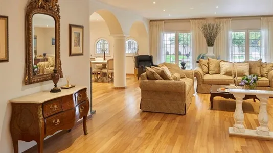 Apartments in Kropia - photo 4