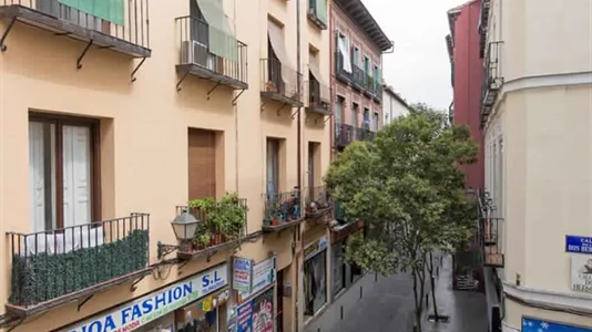 Rooms in Madrid Centro - photo 9