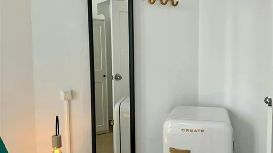 Rooms in Barcelona Ciutat Vella - photo 4