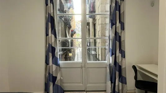 Rooms in Barcelona Ciutat Vella - photo 5
