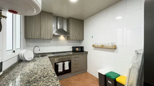 Rooms in Barcelona Ciutat Vella - photo 9