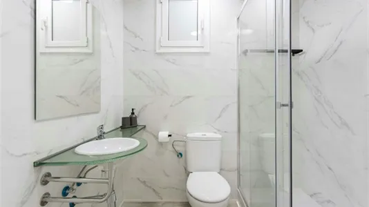 Rooms in Barcelona Ciutat Vella - photo 9