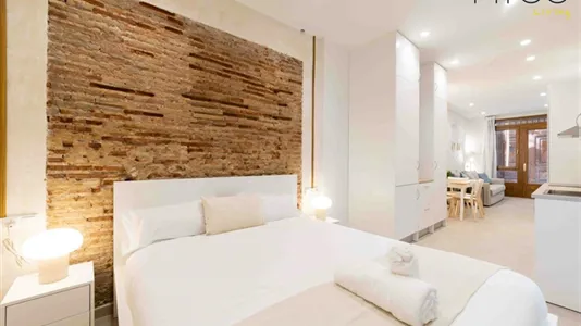 Apartments in Valencia Ciutat Vella - photo 6