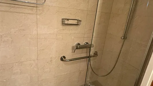 Rooms in Barcelona Eixample - photo 9