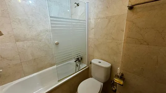 Rooms in El Encinar de los Reyes - photo 9