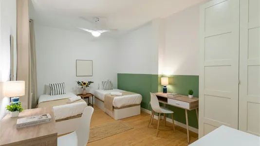Rooms in Madrid Chamberí - photo 2