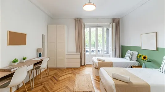 Rooms in Madrid Chamberí - photo 2