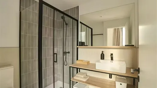 Rooms in Madrid Centro - photo 8