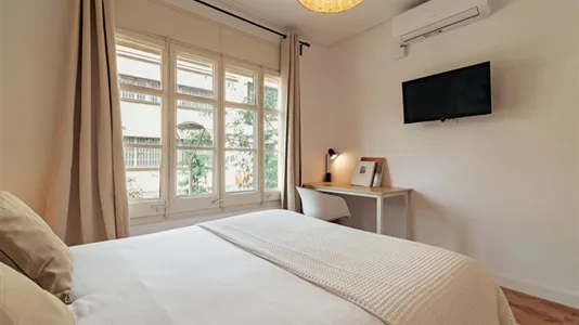 Rooms in Barcelona Eixample - photo 2