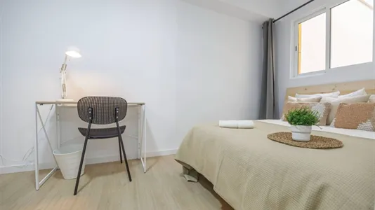 Rooms in el Camí de Vera - photo 4