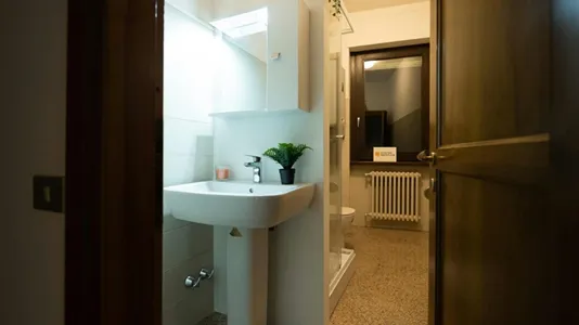 Rooms in Lecco - photo 8