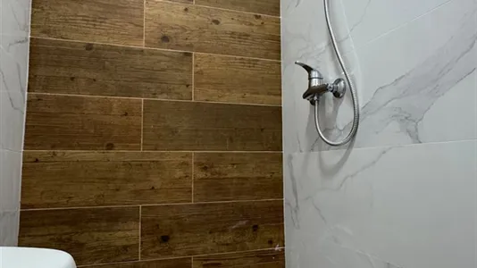 Rooms in Madrid Centro - photo 7