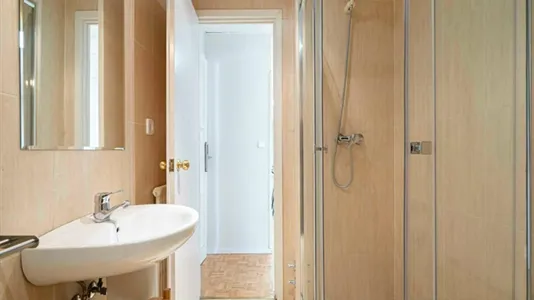 Rooms in Madrid Chamartín - photo 9