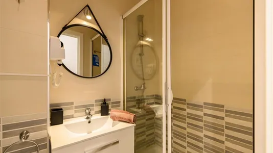 Rooms in Madrid Chamberí - photo 2